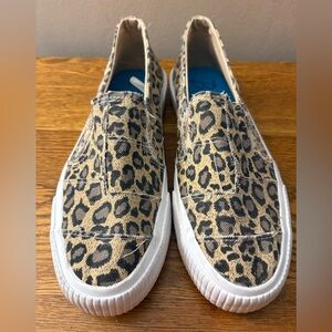 Rocket Dog leopard slip on sneaker. NWOB. Size 9.